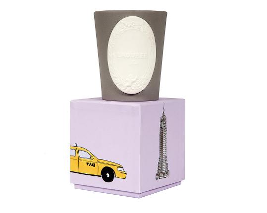 Ароматическая свеча Villes Porte-bonheur New York производства Ladurée купить в онлайн магазине beau-vivant.com