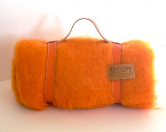 Плед из шерсти ангоры (оранжевый) производства MIDIPY купить в онлайн магазине beau-vivant.com