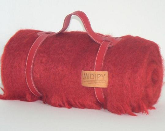 Плед из шерсти ангоры (красный) производства MIDIPY купить в онлайн магазине beau-vivant.com